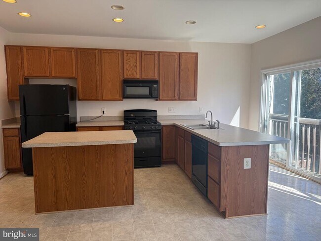 Building Photo - 144 Keating Cir