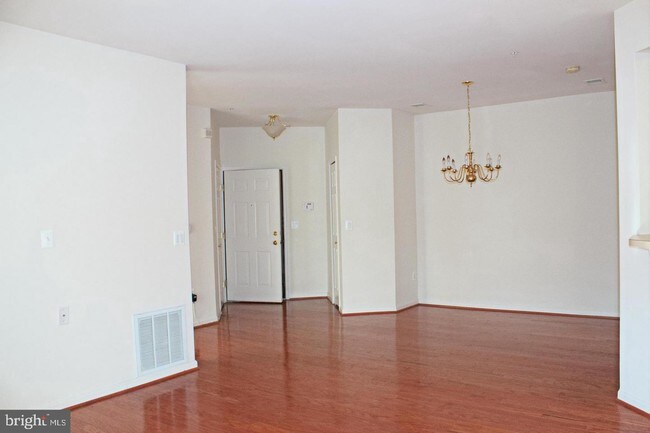 Foto del edificio - 6212 Westchester Park Dr