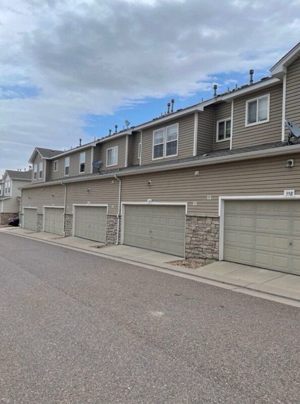 Foto principal - 9758 Laredo St.