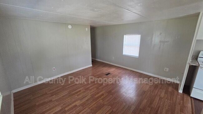 Foto del edificio - 2735 W 10th St