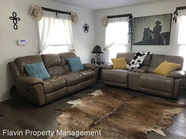 Foto del edificio - 2 br, 1 bath House - 2217 Elms Street