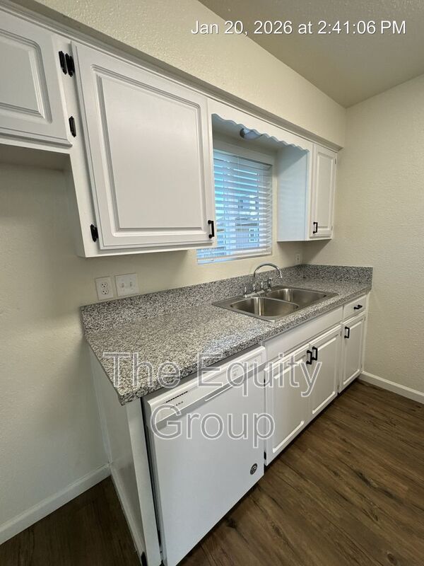 Building Photo - 809 Monarch Cir