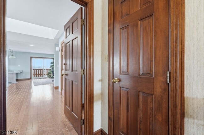 Foto del edificio - 243 Newark Ave