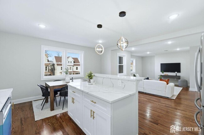 Building Photo - 46 Eppirt St