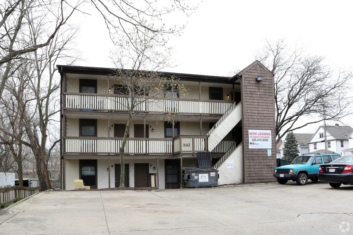 Building Photo - 592 Carroll St