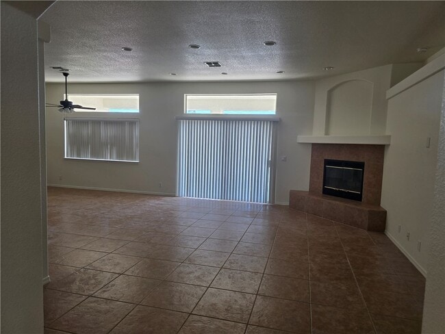 Foto del edificio - 2356 McCormick Blvd