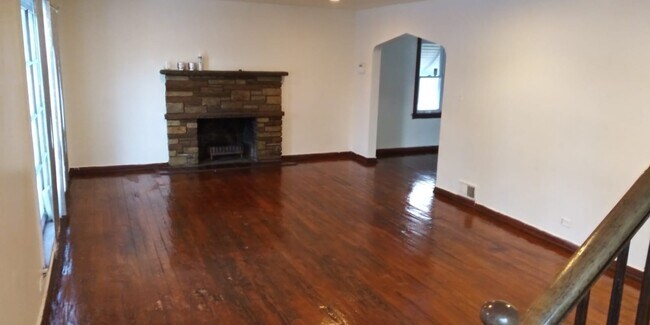Building Photo - 11842 S Princeton Ave