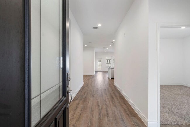 Building Photo - 1144 Purple Orchid St