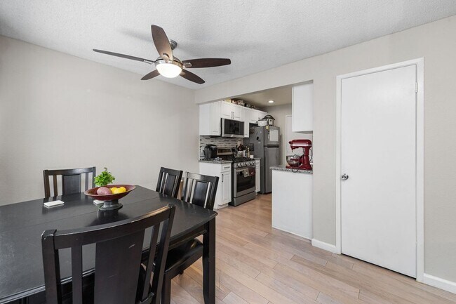 Foto del edificio - 1336 Brentwood Cir