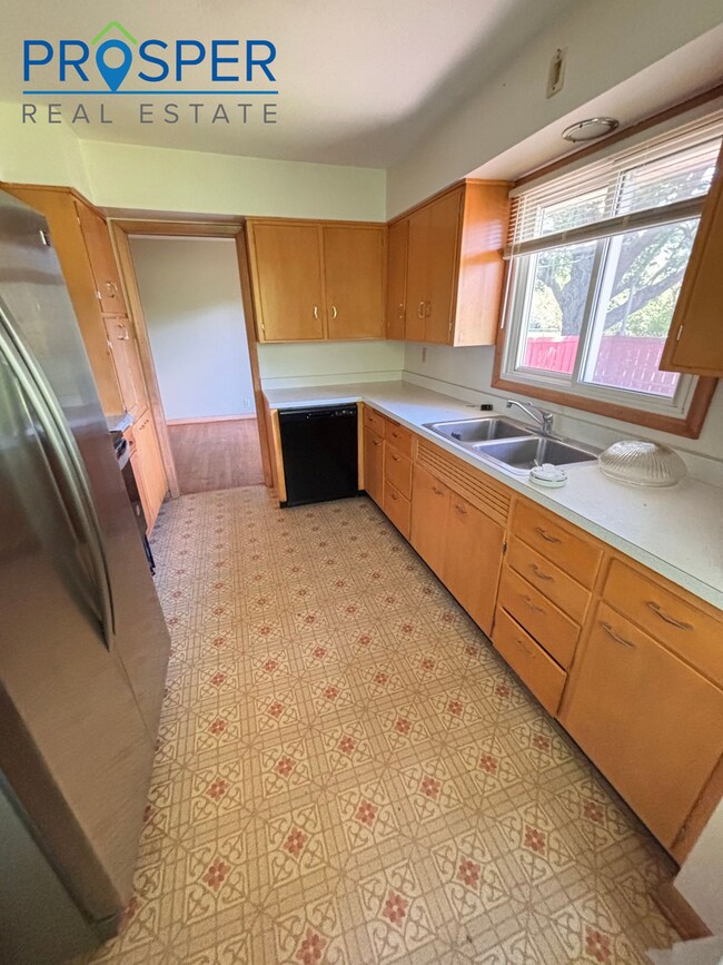 Foto del edificio - 3-Bedroom with Garage & Extra Parking