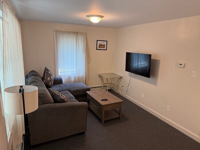Foto del edificio - 1017 Summerhaven Rd