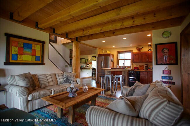 Foto del edificio - 208 Cunningham Hill Rd