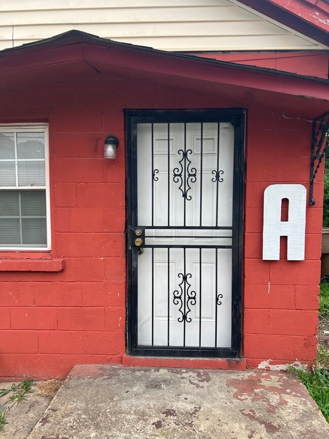 Building Photo - 812 31st Ave N