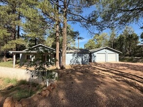 Building Photo - 2058 Pinehaven Ln