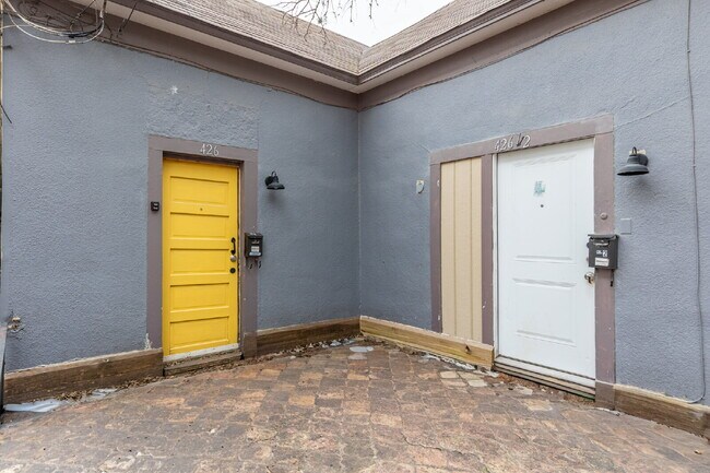 Foto del edificio - 426 W Woodlawn Ave