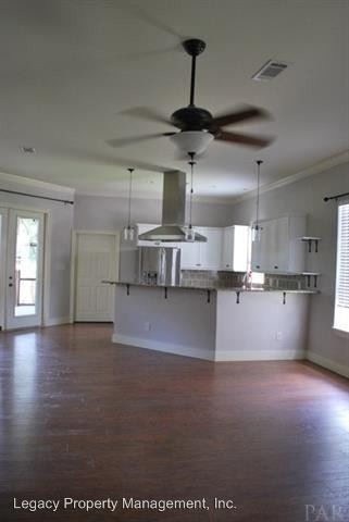 Building Photo - 3 br, 2 bath House - 805 N Tarragona St