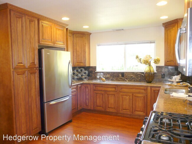 Building Photo - 3 br, 2.5 bath House - 4 Montecito Boulevard