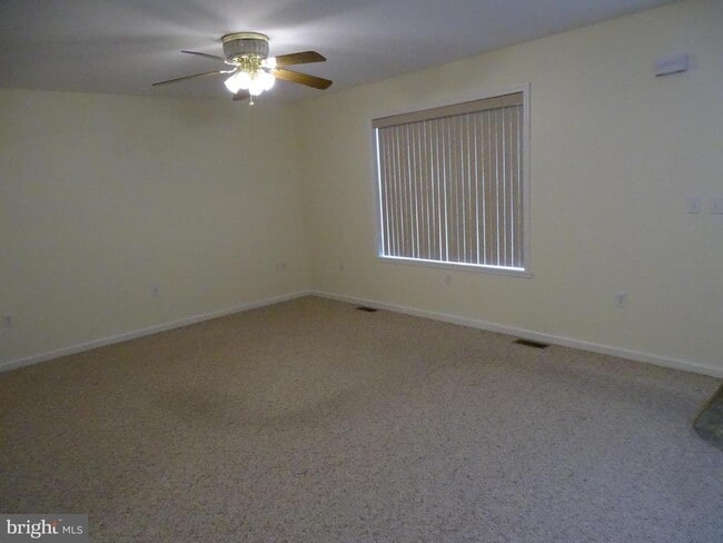 Foto del edificio - 10 Fairview Ave