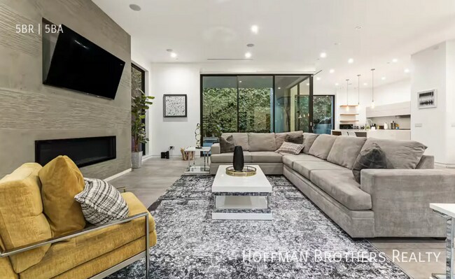 Foto del edificio - 742 N Cherokee Ave