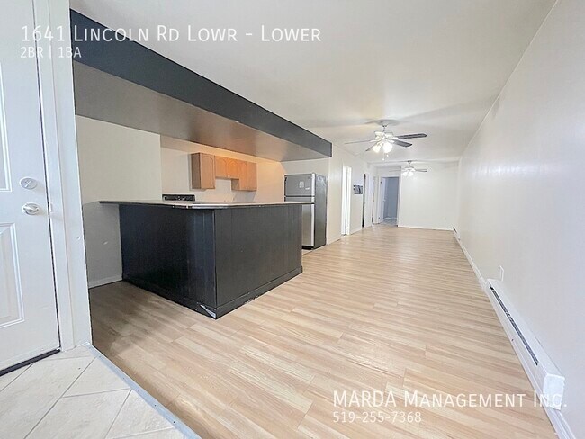 Photo du bâtiment - COZY OPEN CONCEPT 2 BED/1 BATH LOWER UNIT ...