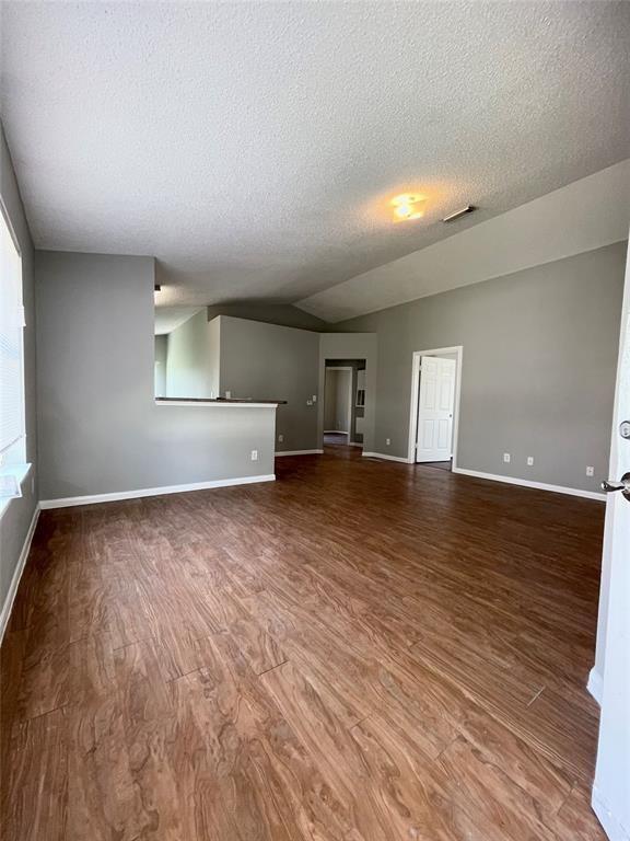 Foto del edificio - 15823 Ridgecroft Rd