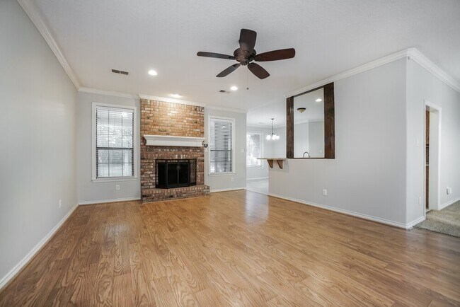 Foto del edificio - 16109 McQueen Rd