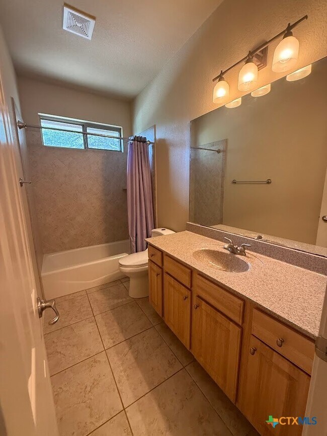 Building Photo - 270 Delanoy Dr