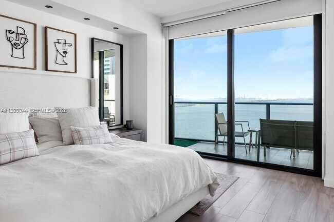 Foto del edificio - 460 NE 28th St