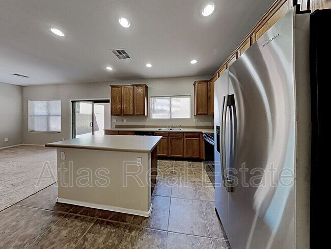 Building Photo - 9440 W Wilshire Ave