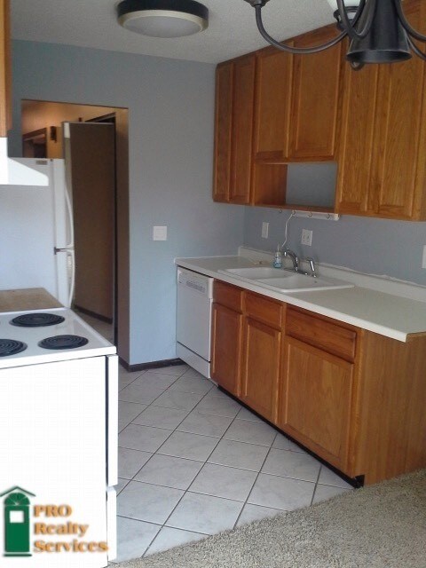 Building Photo - 1690 McKnight Ln