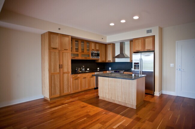 Building Photo - Rare Opportunity: Stunning and Spacious One-Bedroom Condo in Greenbridge!