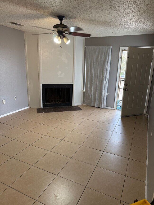 Foto del edificio - 8215 Skysail Ave