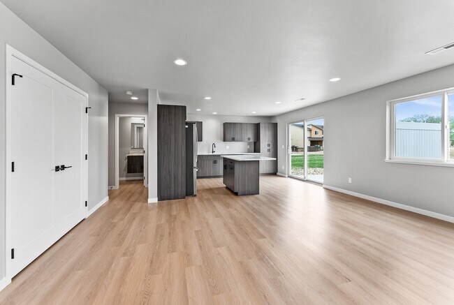 Building Photo - 1427 Thatcher Cir