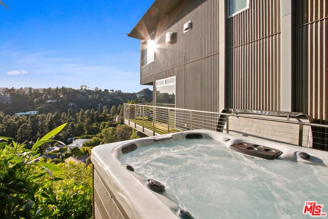 Foto del edificio - 9416 Beverlycrest Dr