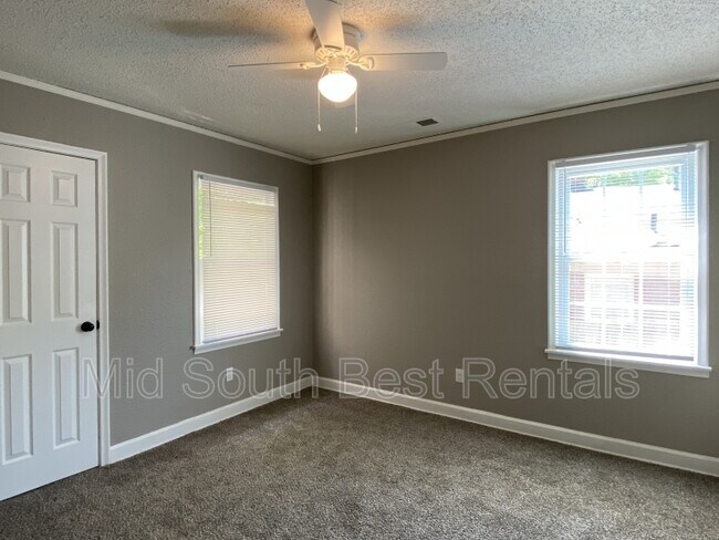 Building Photo - 1056 S Highland St