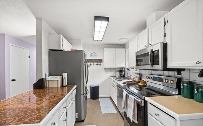 Kitchen - 359 NW Oakmont Way