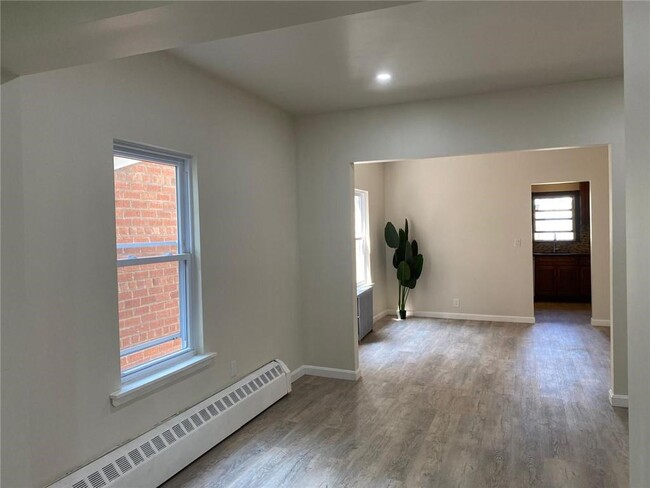 Foto del edificio - 1790 E 48th St