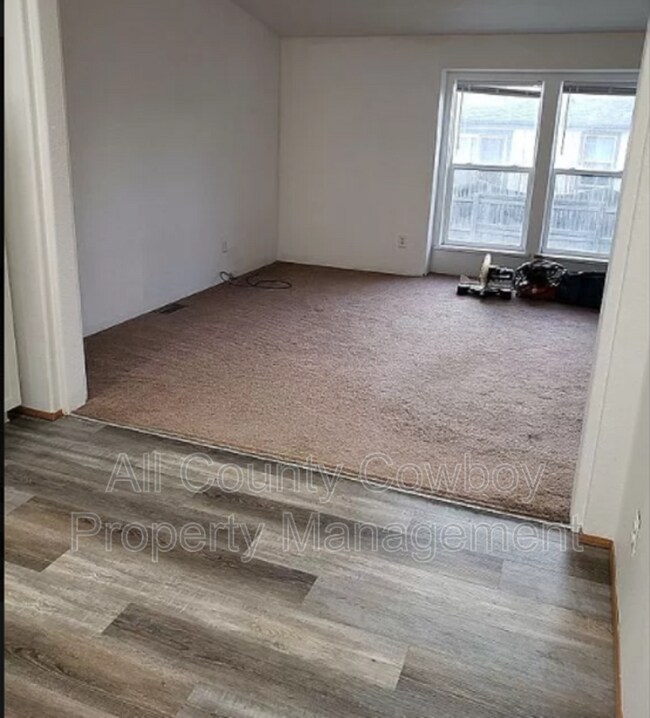 Building Photo - 1564 W Polk St