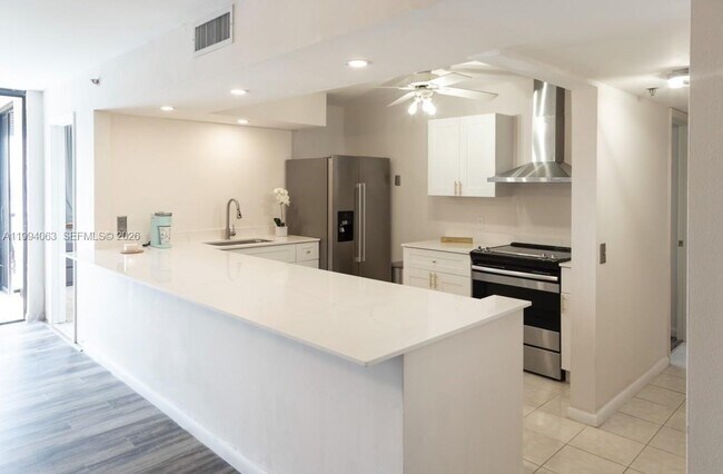 Foto del edificio - 105 Lake Emerald Dr