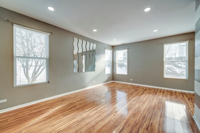 Building Photo - 4055 Blackstone Dr