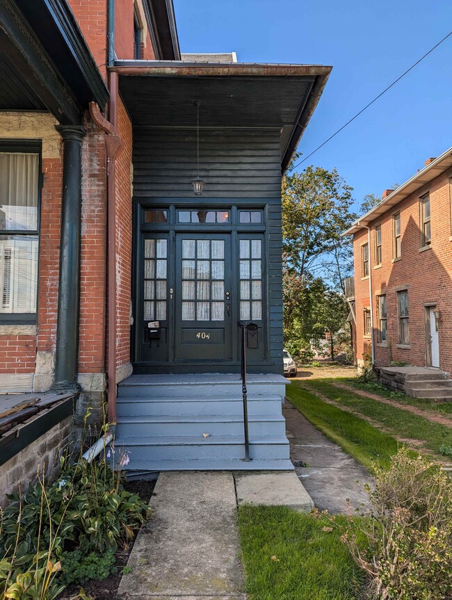 Building Photo - 404 N Main St