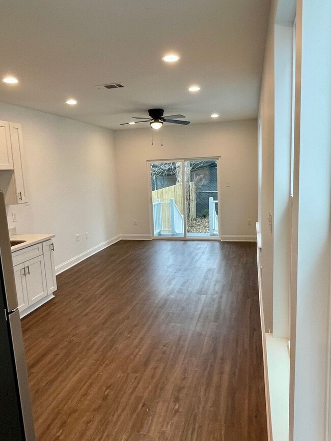 Building Photo - Newly Renovated 2BD/2.5BA with covered Driveway and Backyard