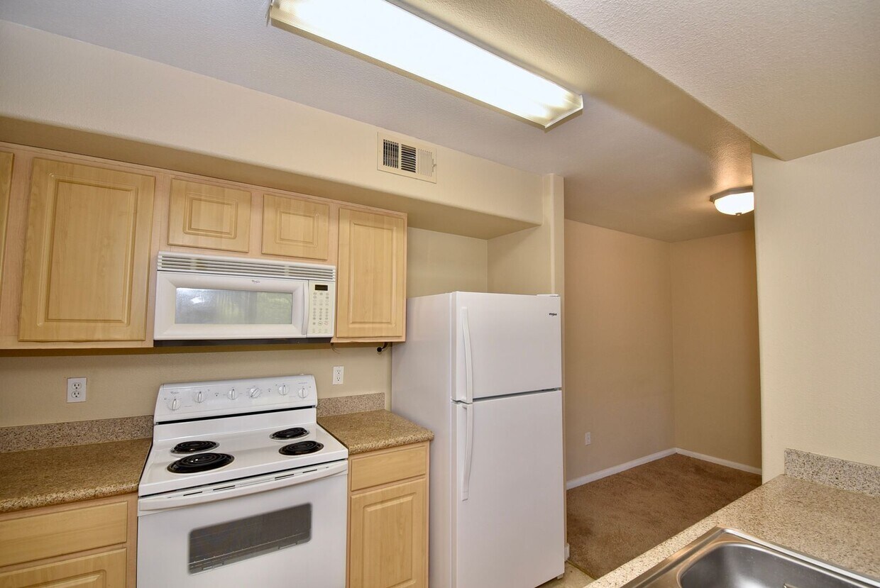 Foto principal - Cozy 1 Bedroom Condo 2nd Floor At Coronado...