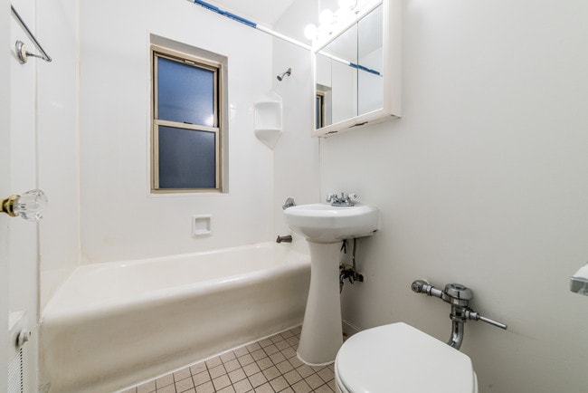 Foto del edificio - 5957 W Madison St