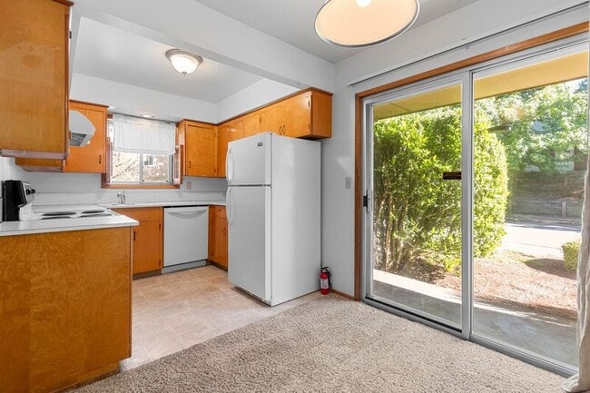 Building Photo - 3511 SE Cora Dr