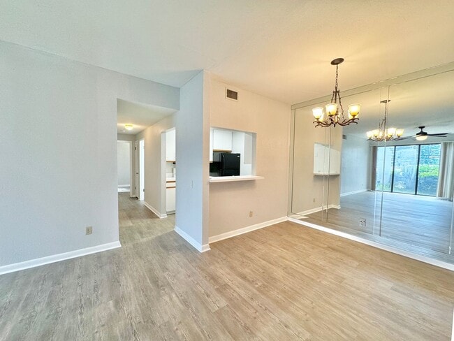 Foto del edificio - Ground Floor Condo - Park Lake