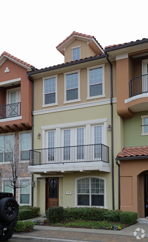 Building Photo - 638 Arbol