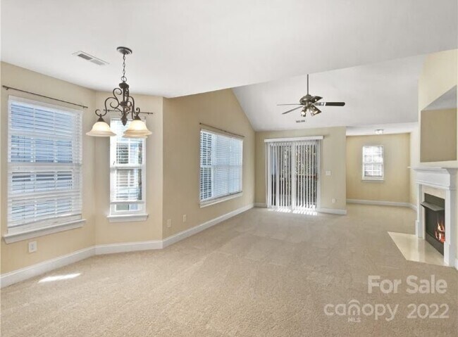 Foto del edificio - 6832 Park Place Dr
