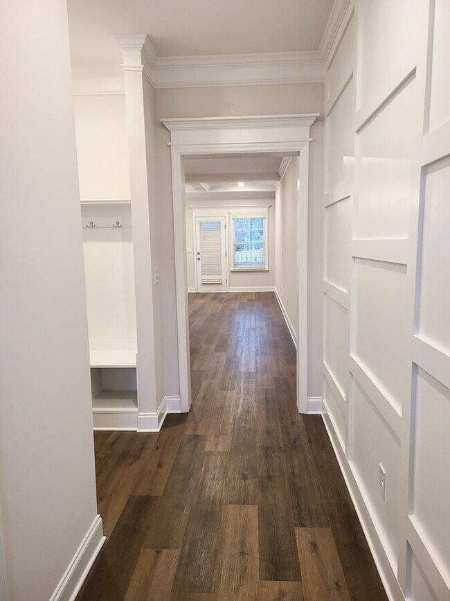Foto del edificio - Conveniently Located Townhome for Rent. Av...