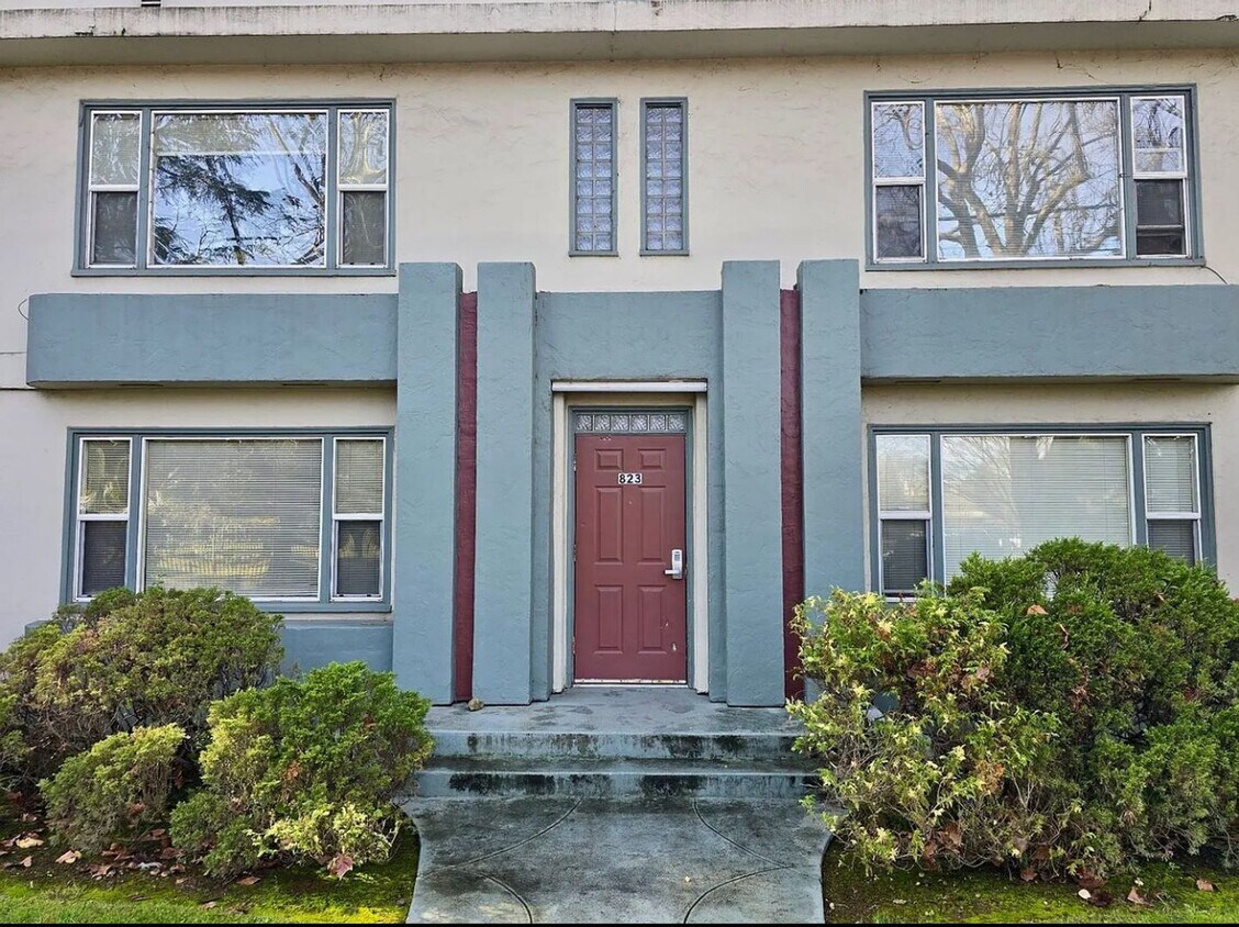 Primary Photo - Downstairs one bedroom apartment available...